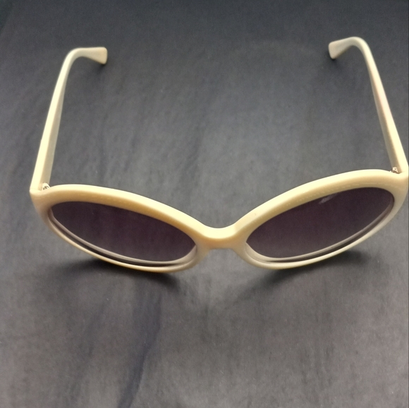 Salvatore Ferragamo Round Off Jackie O Sunglasses Oversized - Picture 6 of 12